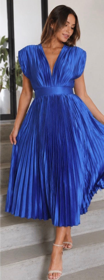 Stella & Grace™ | Timeless Pleated Midi Dress