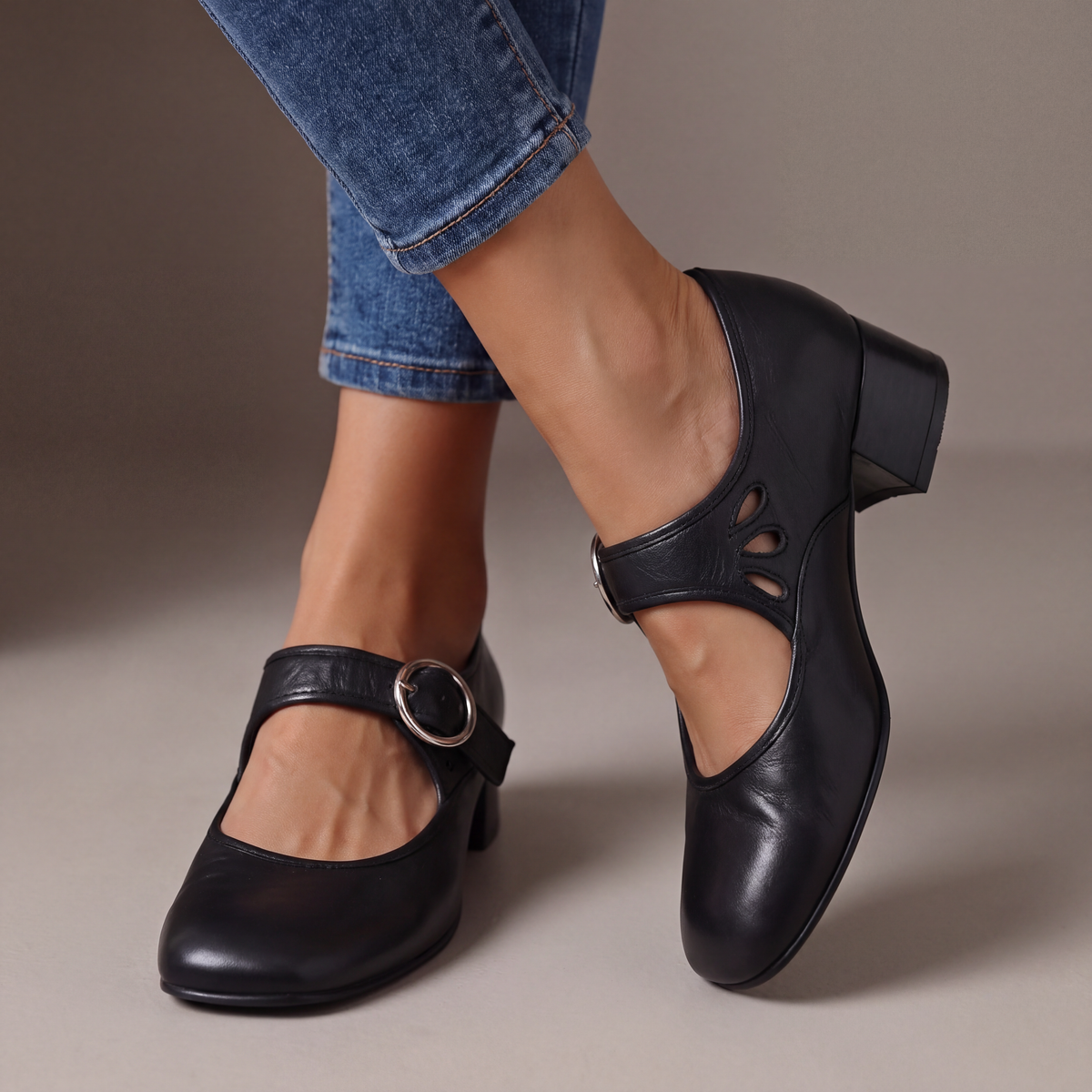 Dorothea | Round-Toe Buckle Block-Heel Mary Janes